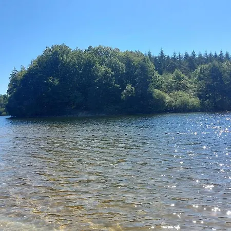 Maison Entre Sancy Et Cantal, Proches Des Lacs Hébergement de vacances